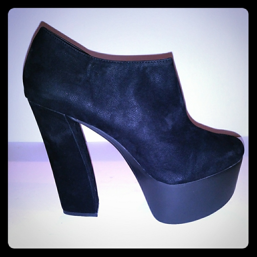 El Fahrenheit Black Platform  Booties Size 10